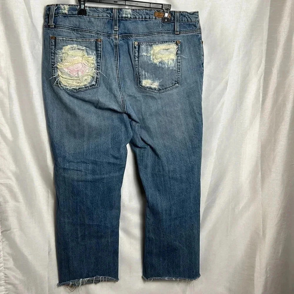 7 for all mankind woman sz 22 blue distressed cropped,floral embroidery,fray hem - Picture 13 of 15